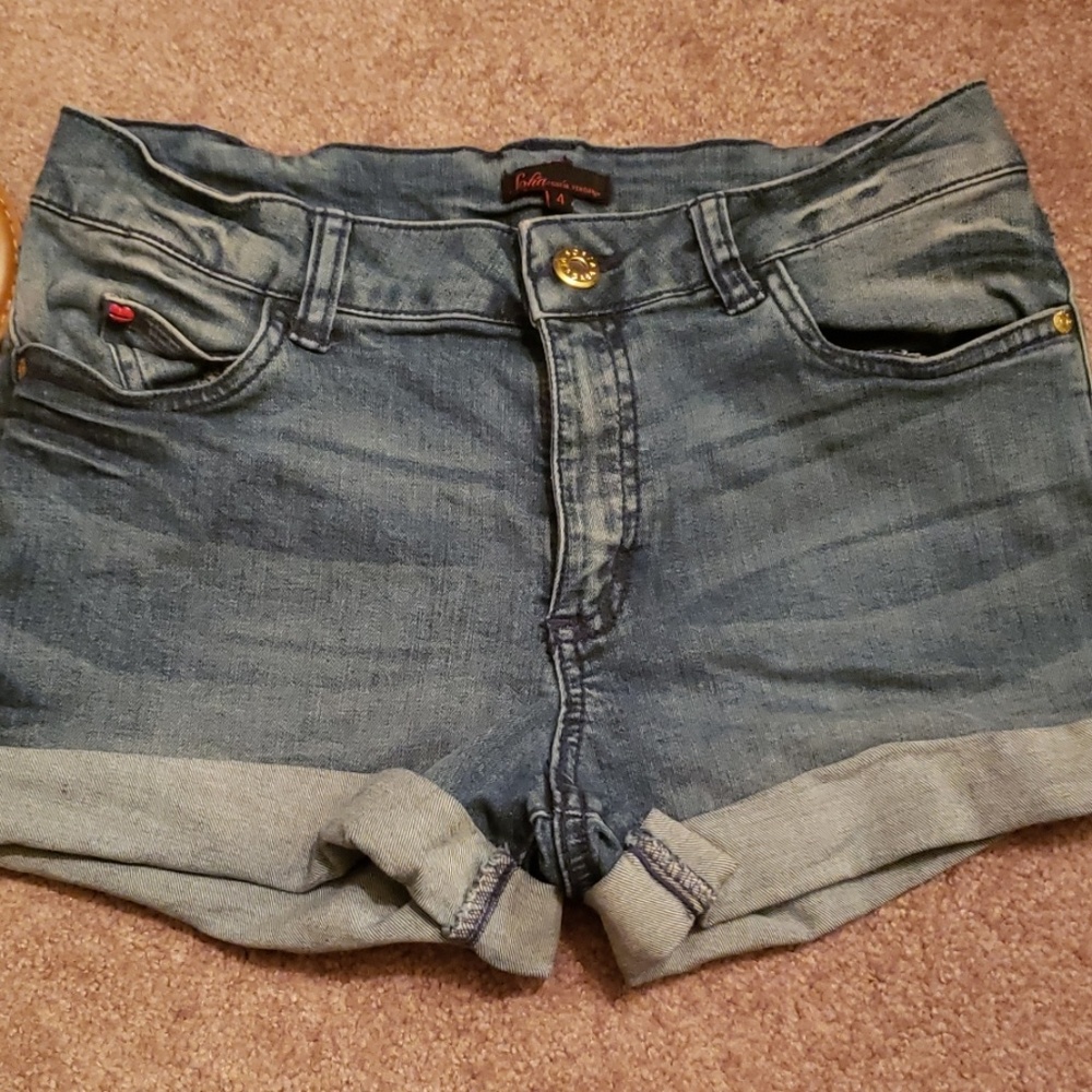 Shorts - Picture 2 of 4